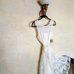 Danny@nicole beautiful lace evening dress size 12 ivory lace